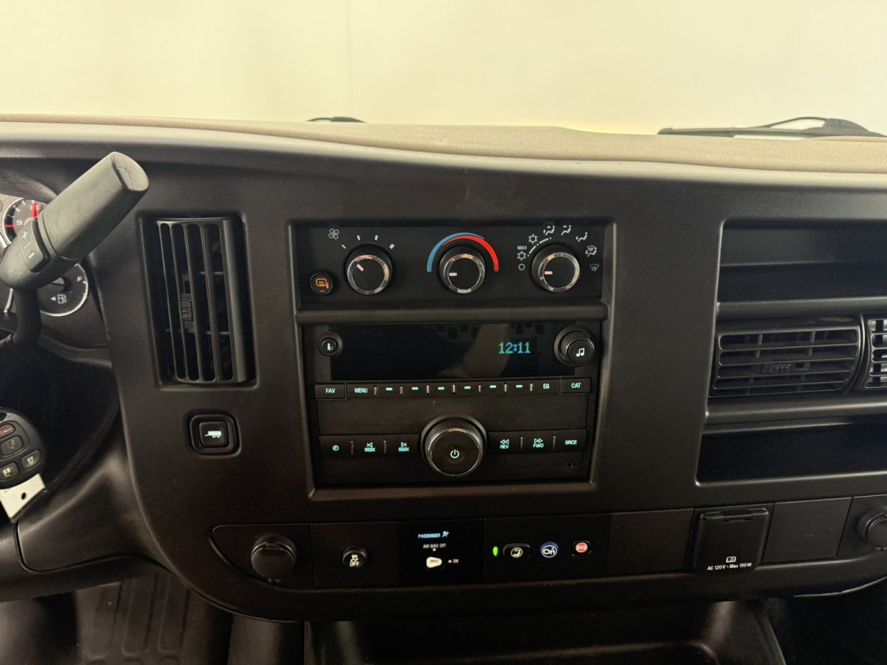 Used 2022 Chevrolet Express 3500 w/ Driver Convenience Package RWD image 21