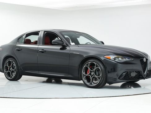 New 2025 Alfa Romeo Giulia w/ Veloce Package Rwd image 7