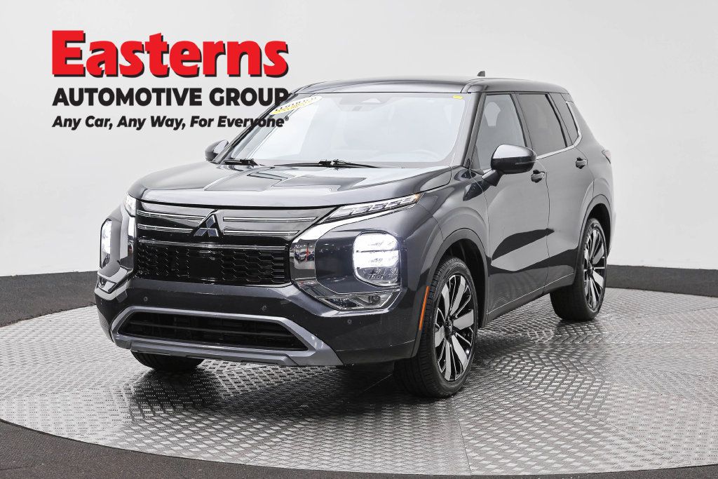 Used 2025 Mitsubishi Outlander SE FWD image 1