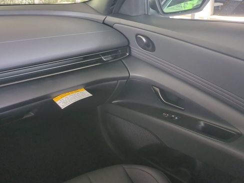 New 2026 Hyundai Elantra SEL Sport FWD image 18