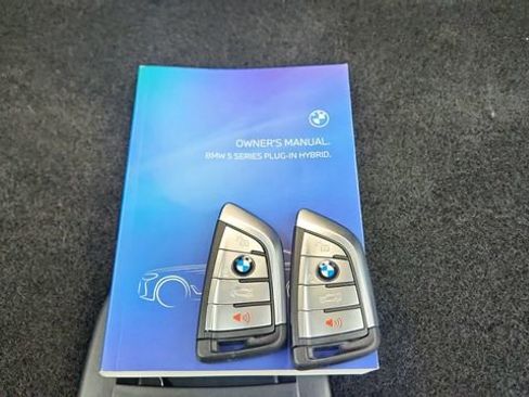 Used 2022 BMW 530e xDrive w/ Executive Package image 65