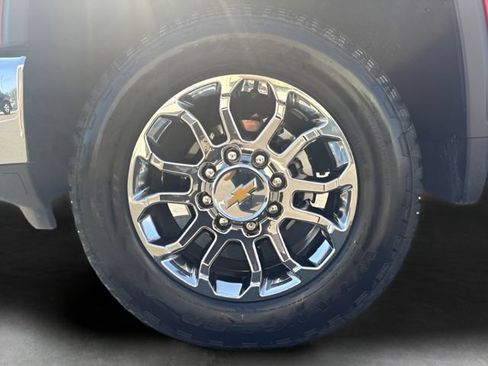 Used 2026 Chevrolet Silverado 2500 LTZ w/ LTZ Convenience Package AWD/4WD image 36