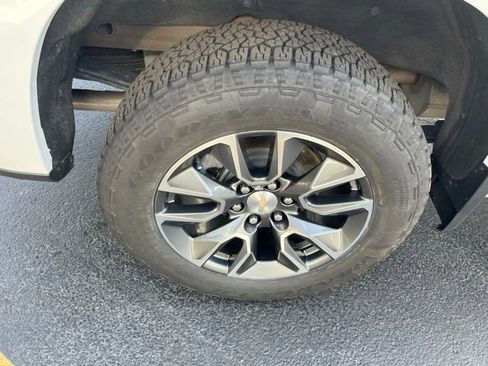 Used 2023 Chevrolet Silverado 1500 LT image 10