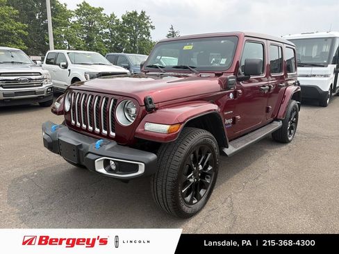 Used 2022 Jeep Wrangler Unlimited Sahara w/ Cold Weather Group AWD/4WD image 1