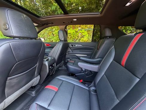 Used 2024 Chevrolet Traverse RS w/ LPO, Floor Liner Package AWD/4WD image 38