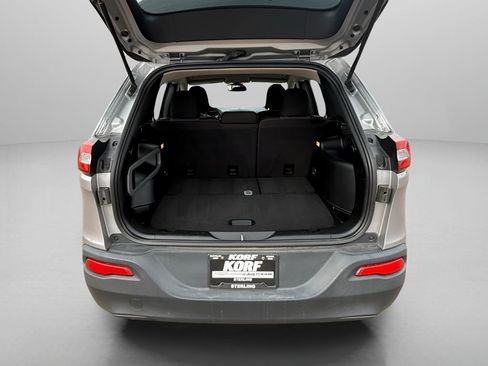 Used 2016 Jeep Cherokee Sport image 29