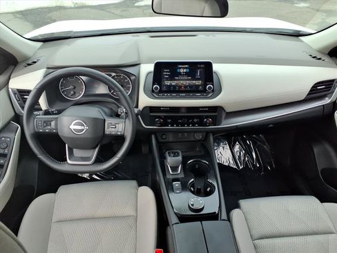 Used 2025 Nissan Rogue SV image 21