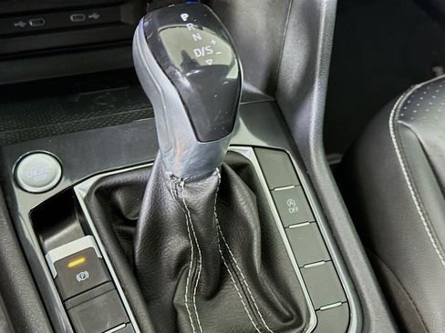 Used 2022 Volkswagen Tiguan SE image 24