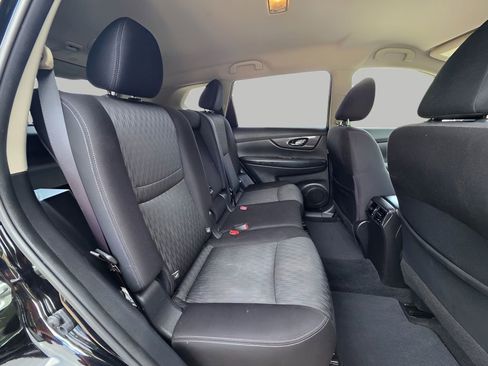 Used 2020 Nissan Rogue SV image 9