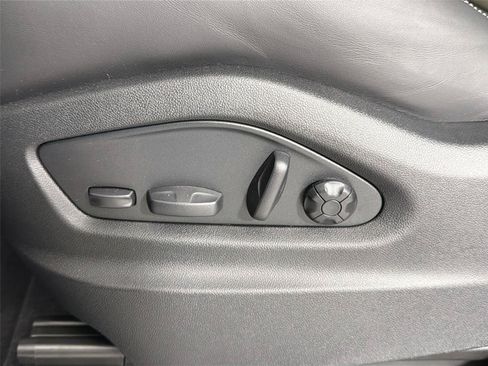 Certified 2026 Porsche Cayenne AWD/4WD image 31