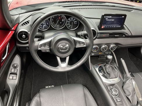 Used 2021 MAZDA MX-5 Miata RF Grand Touring RWD image 10