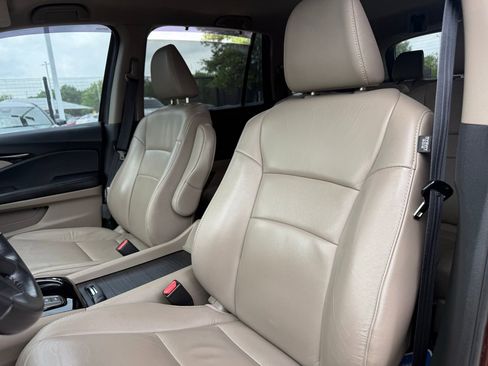 Used 2020 Honda Pilot Touring image 11