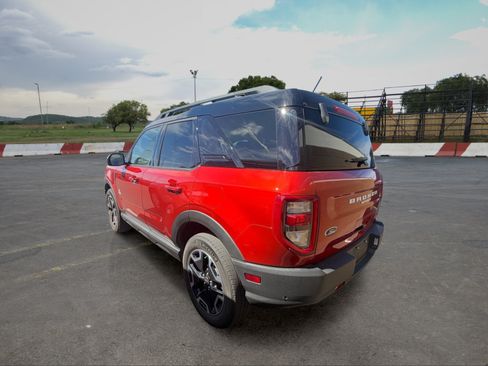 Used 2022 Ford Bronco Sport Outer Banks w/ Tech Package AWD/4WD image 3
