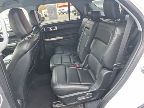 Used 2020 Ford Explorer XLT w/ Equipment Group 202A image 14