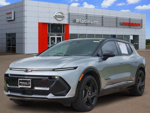 Used 2025 Chevrolet Equinox EV RS FWD image 2