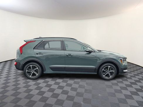 Used 2023 Kia Niro EX image 7