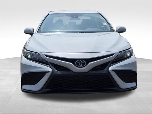 Used 2024 Toyota Camry SE FWD image 3