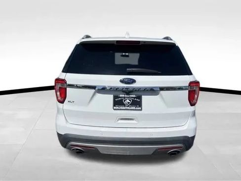 Used 2017 Ford Explorer XLT FWD image 5