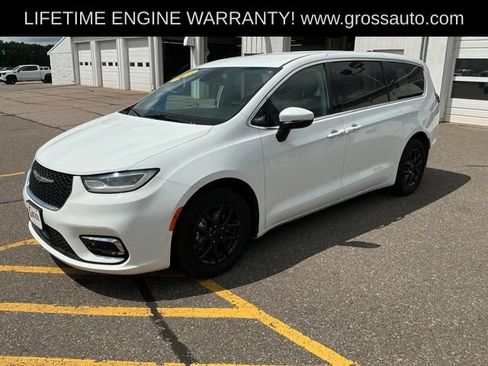 Used 2023 Chrysler Pacifica Touring-L FWD image 4