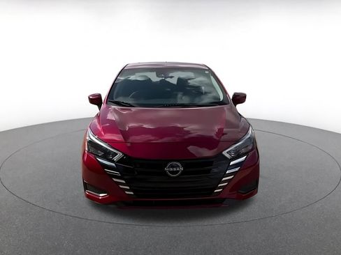 Used 2025 Nissan Versa SV image 3