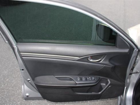 Used 2018 Honda Civic Sport image 12