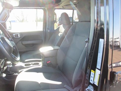 Used 2018 Jeep Wrangler Unlimited Sport image 13