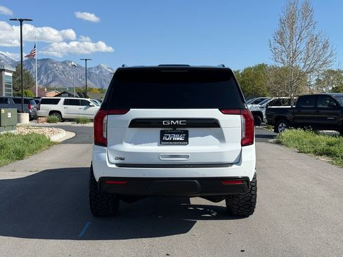 Used 2023 GMC Yukon SLT AWD/4WD image 11