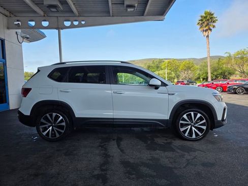 Used 2022 Volkswagen Taos SE FWD image 5