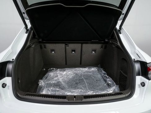 New 2026 Porsche Macan image 32