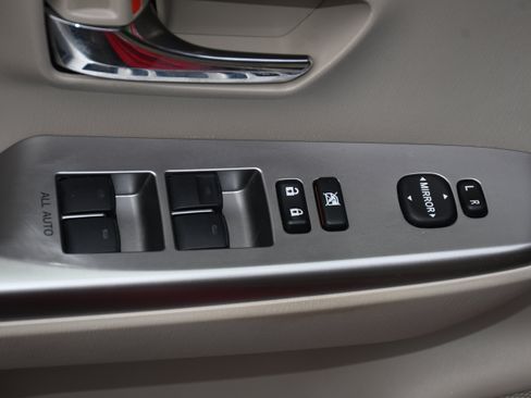 Used 2017 Toyota Prius V Four FWD image 10