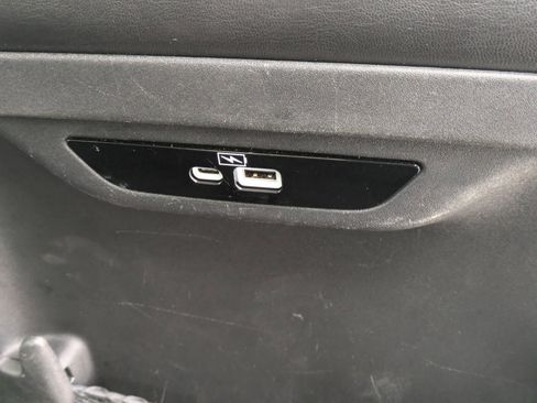 Used 2023 Chrysler Pacifica Touring-L image 32