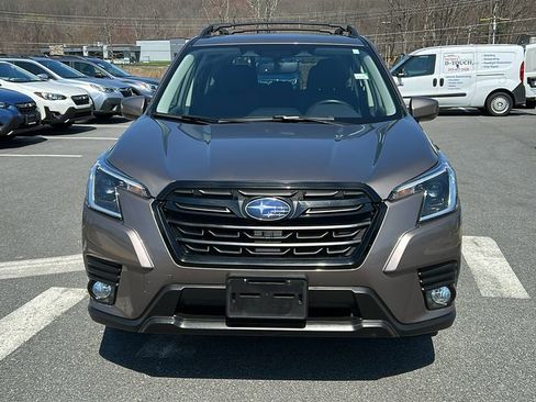 Used 2023 Subaru Forester Premium image 2