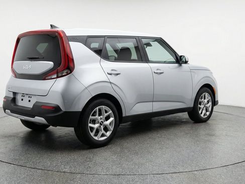 Used 2025 Kia Soul LX w/ LX Technology Package FWD image 9