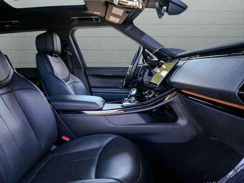 Used 2023 Land Rover Range Rover Sport SE image 50