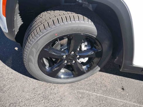 New 2025 Jeep Grand Cherokee Limited w/ Luxury Tech Group II image 9