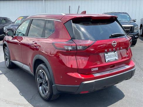 Used 2024 Nissan Rogue SV w/ SV Premium Package FWD image 5