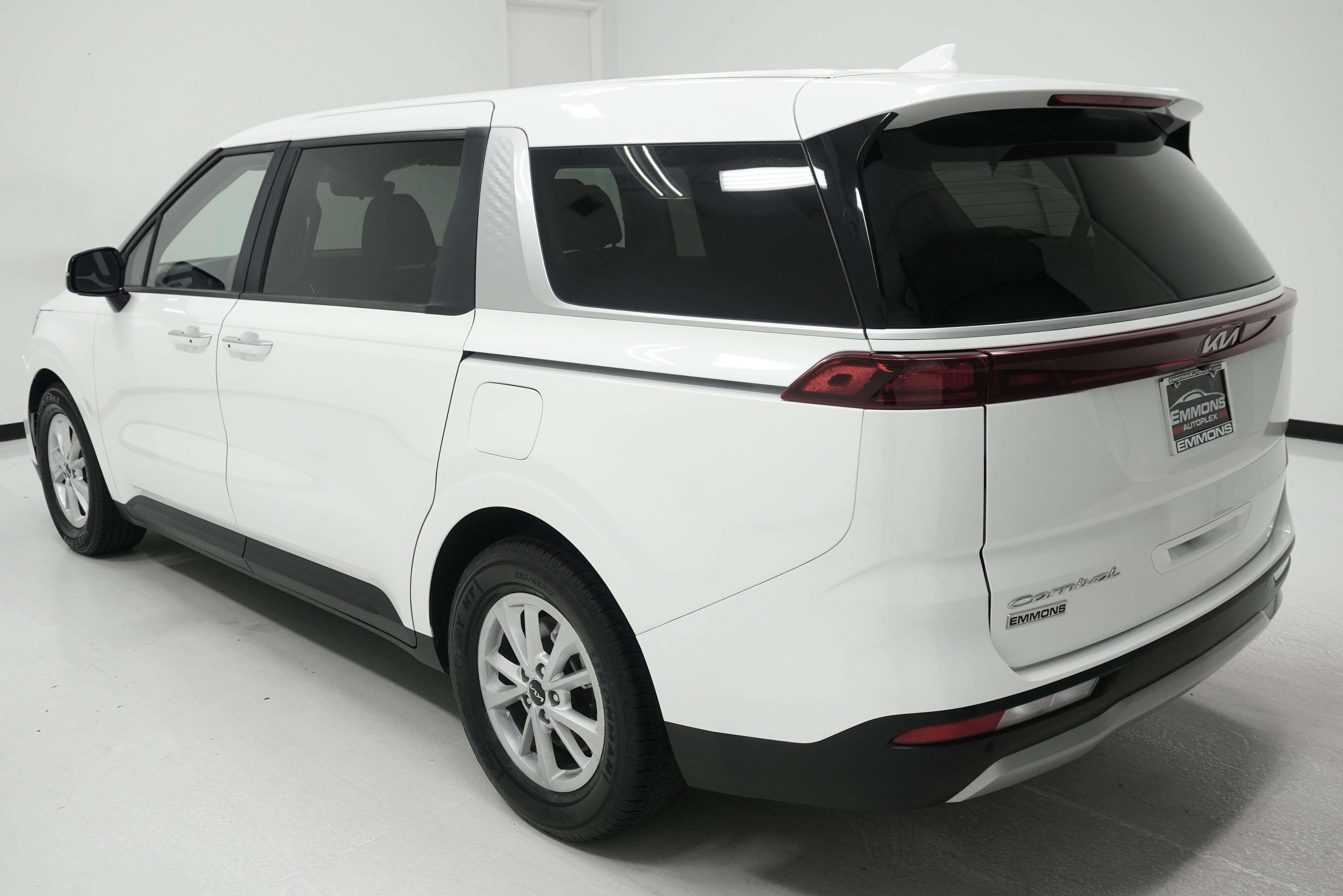 Used 2022 Kia Carnival LX FWD image 6