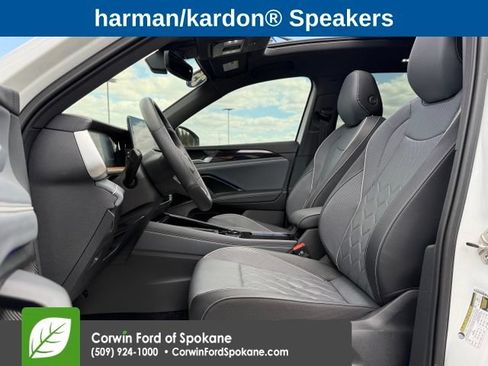 Used 2025 Volkswagen Tiguan SEL R-Line AWD/4WD image 2