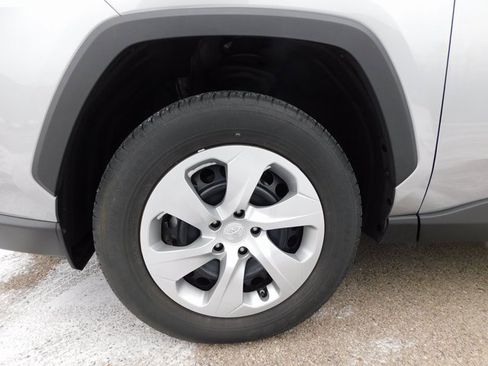 Used 2022 Toyota RAV4 LE image 10