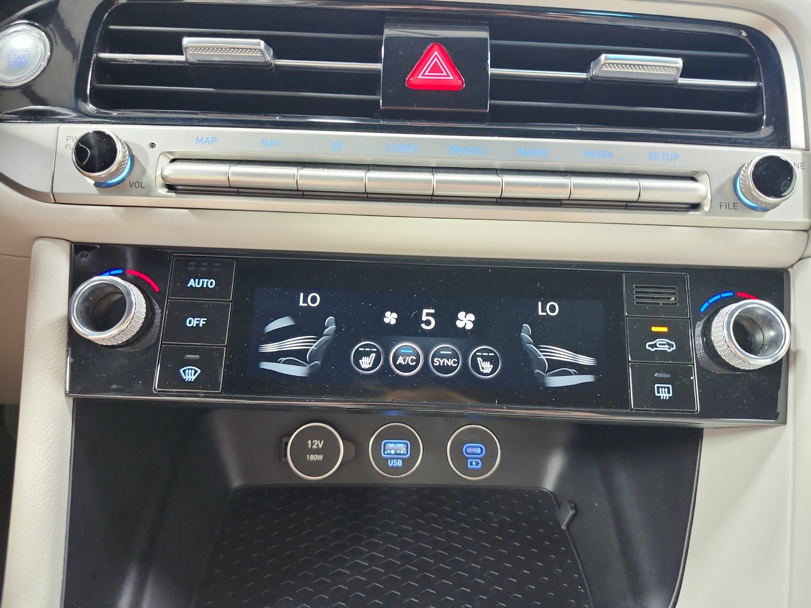 Used 2025 Genesis G70 2.5T RWD image 18