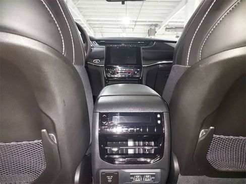 Used 2025 Jeep Grand Cherokee L Altitude image 10