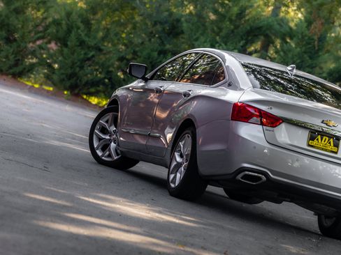 Used 2018 Chevrolet Impala Premier FWD image 24