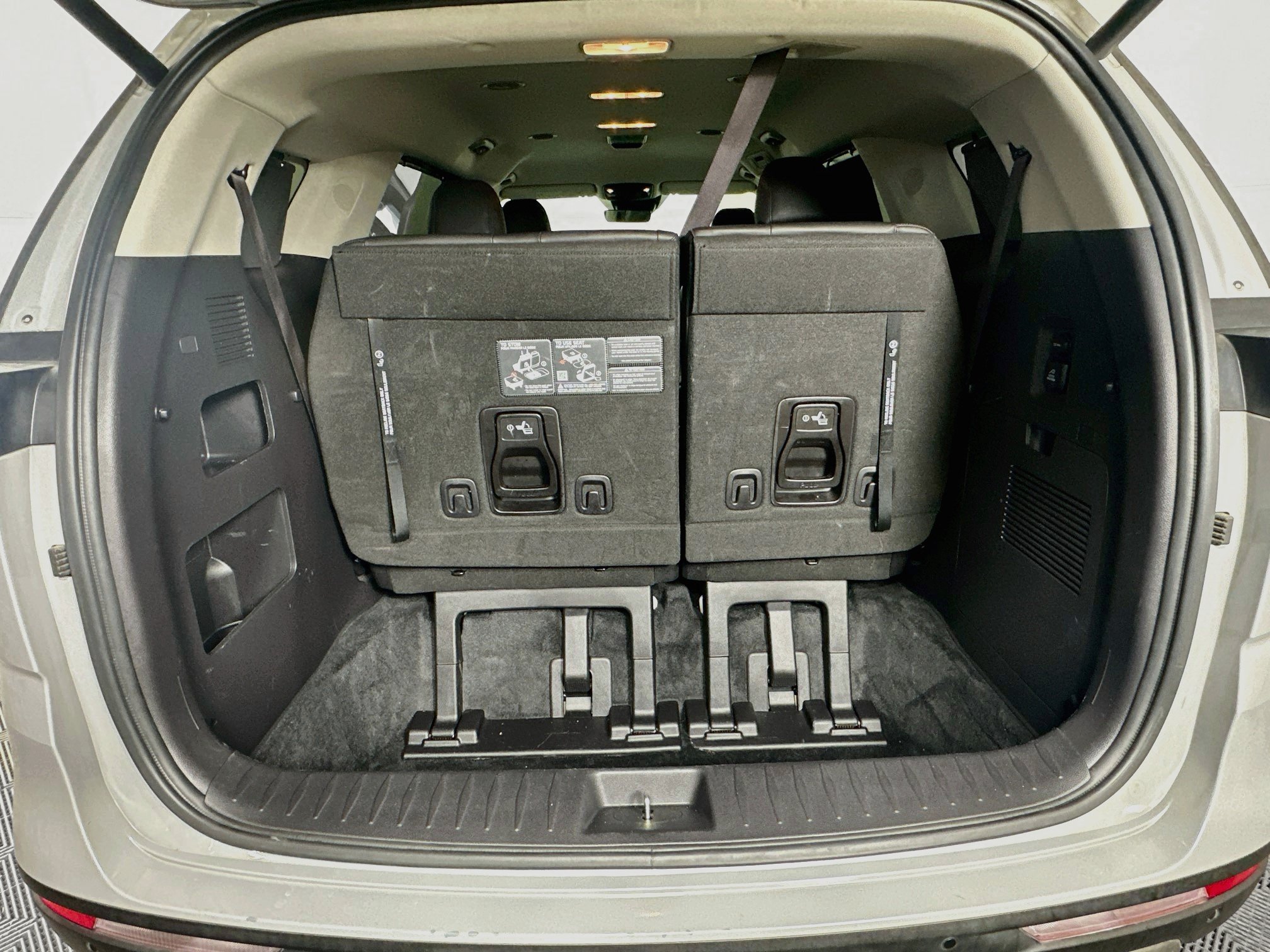 Used 2024 Kia Carnival SX FWD image 29
