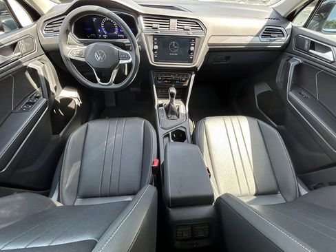 Used 2023 Volkswagen Tiguan SE w/ Panoramic Sunroof Package FWD image 10