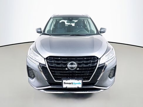 Used 2023 Nissan Kicks SV image 2