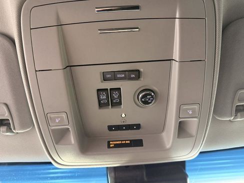 Used 2019 Chevrolet Suburban Premier image 21