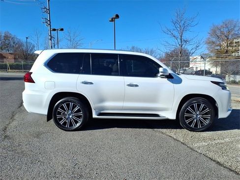 Used 2019 Lexus LX 570 4WD image 2