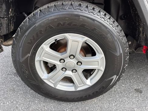 Used 2019 Jeep Wrangler Unlimited Sport S AWD/4WD image 22