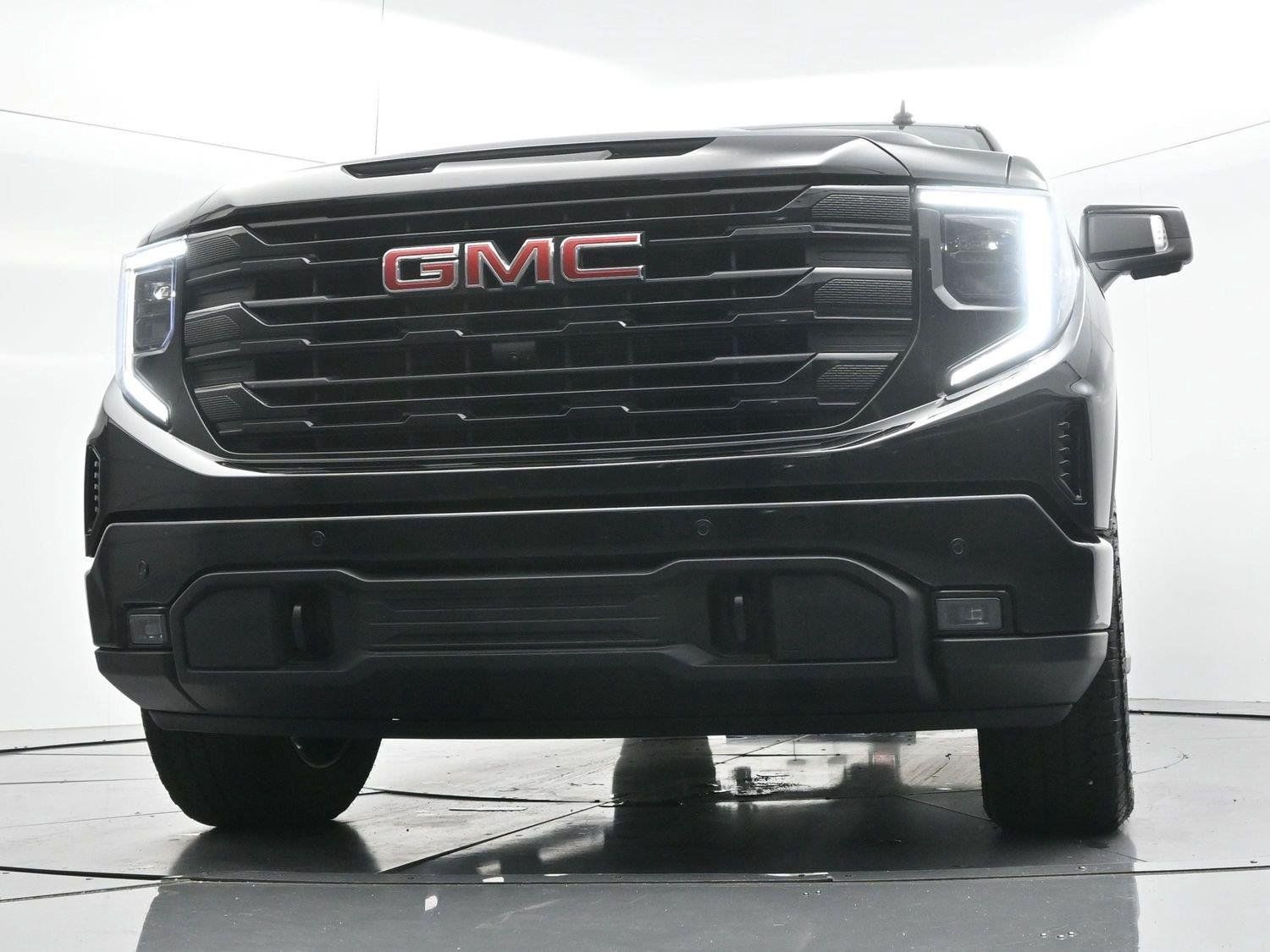 Used 2025 GMC Sierra 1500 Elevation w/ Elevation Premium Package AWD/4WD image 41
