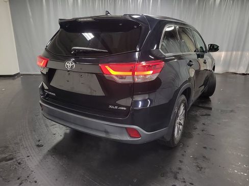 Used 2019 Toyota Highlander XLE AWD/4WD image 8